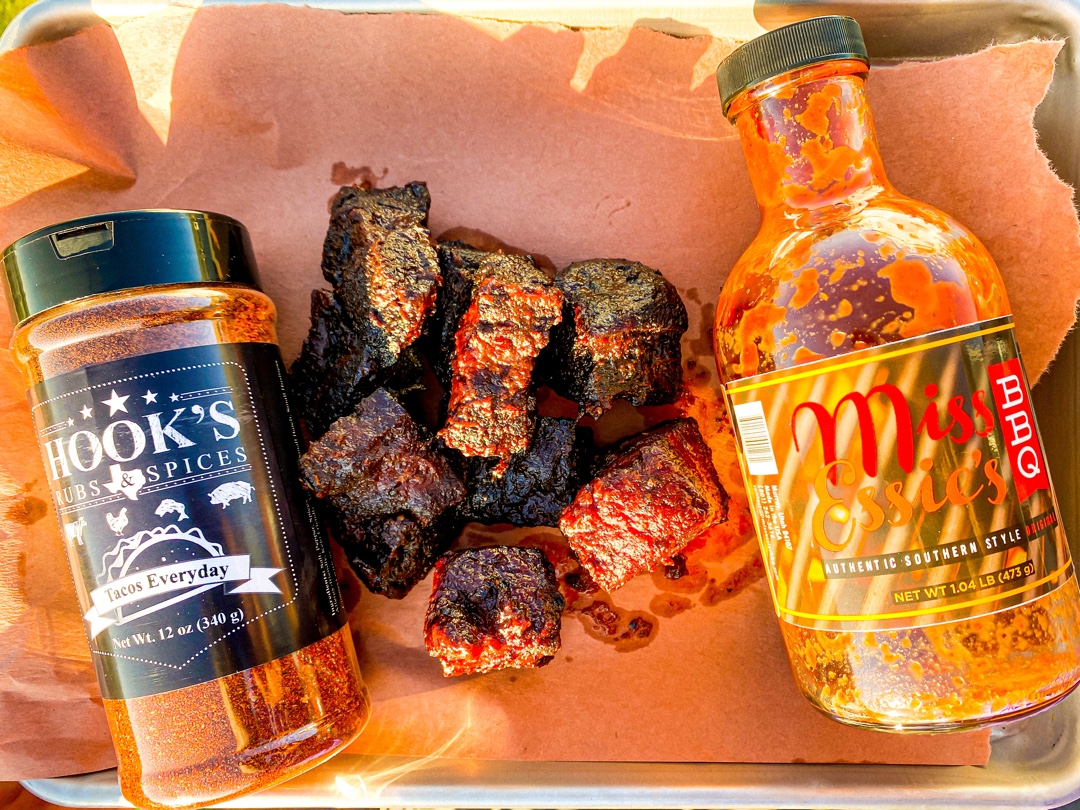 HooksSpiceRubs's tweet photo. Bacon Belly Burnt Ends...
🥓🔥
This is a recipe based off of the @OldArthurs recipe in the “Black Smoke” book by @adrianmiller
📓
We ate....all... of...them.... #noshame
🤤
Grab your bottle of Tacos Everyday on our site https://t.co/15xLpzICFd
🙏🏾🤘🏾
#WeSmokeMeat #Matt712 #family https://t.co/kgUF1HqSdQ