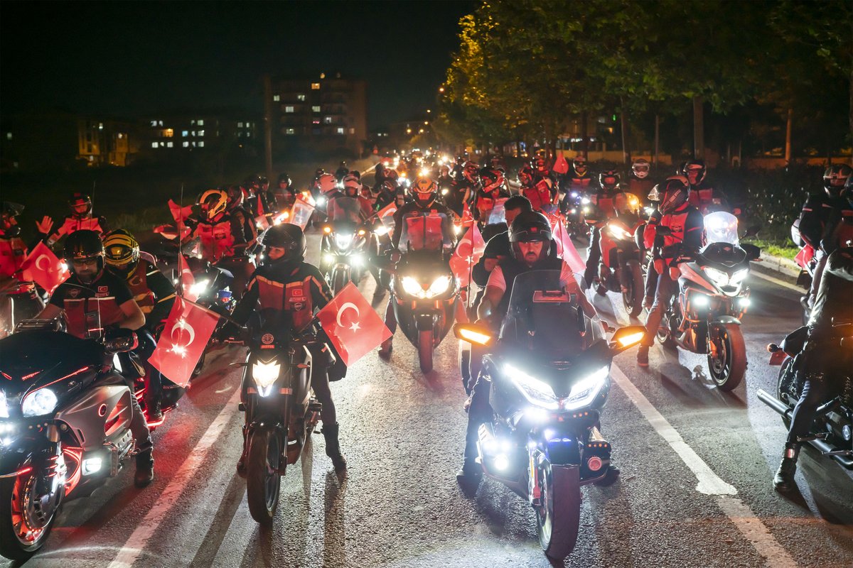 trakmot's tweet photo. 📌 19 Mayıs kortejimizden bir kare...
.
#trakmot #trakmotailesi #çorlu #tekirdağ #edirne #kırklareli #trakya #motosiklet #motosiklettutkunlari #motosiklethayranlari #motosiklethayranları #motosikletkorteji #motosiklethayattır https://t.co/7Emj5uIx99