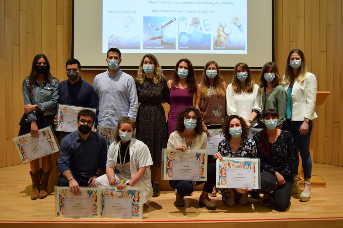 HospitalReus's tweet photo. L’@HospitalReus ha acollit aquest migdia l'acte de comiat dels metges residents. 🎓La Dra. Neus Fàbregas de l'@hospitalclinic ens ha parlat de pràctica assistencial centrada en el pacient. Enhorabona als nous especialistes 👏❤️#Fem10anysHospitalReus @comtgna @universitatURV https://t.co/rvJqSe5XUl