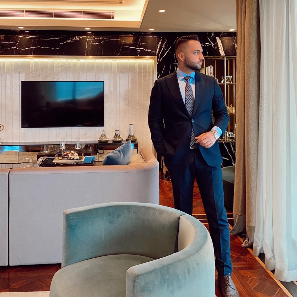 berkantdepe's tweet photo. falan filan #menwithsuit https://t.co/gVExZ55B70