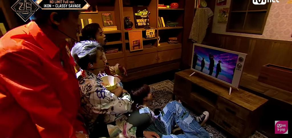bobbism's tweet photo. So i noticed something. At first ikon is watching tv then we see them entering a different world.Their shocked faces looking at the camera means they realized they're inside the world and being shown on tv. We see them fighting/going thru the obstacles. Yunhyeong's last + https://t.co/aWxMIcHHQ0