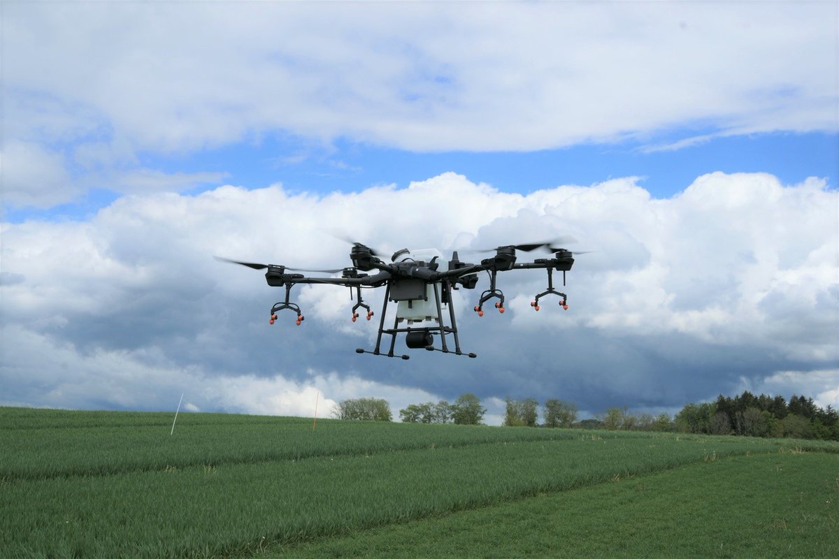 StrickhofDirekt's tweet photo. Keine oder weniger Herbizide dank Hightech #Unkrautregulierung: Am 20. Mai bot der #Strickhof Fachleuten von Landtechnikfirmen, Forschung, Beratung und Praktikern eine Plattform, um Alternativen zum Herbizideinsatz zu diskutieren. #agridea @agroscope #SVLT @CHblw @bfh_hesb #hafl https://t.co/iKcxQcQc4L