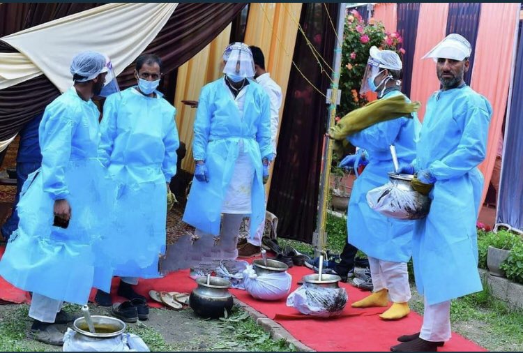 im_Uncia's tweet photo. Two faces of the coin, one prevents the second ! choice is within one’s control #COVID19 #BlackFungus 

@OfficeOfLGJandK @AsadamAijaz @rifatabdullahh @MayorofS 

Ban paraphernalia and elaborate weddings for the sake of LIFE https://t.co/jOWT7NDdWZ
