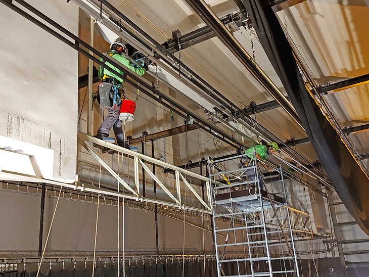 Fallprotec_SL's tweet photo. Instaladas líneas de vida de rail SecuRail® Pro Overhead con carros RHF511 Granvia y fijación directa a bigas existentes mediante soportes específicos. Solución conforme a la norma EN 795 Tipo D

https://t.co/zeGjzRjjp9

#lineasdevida
#securail
#seguridadlaboral https://t.co/oDO6faJyol