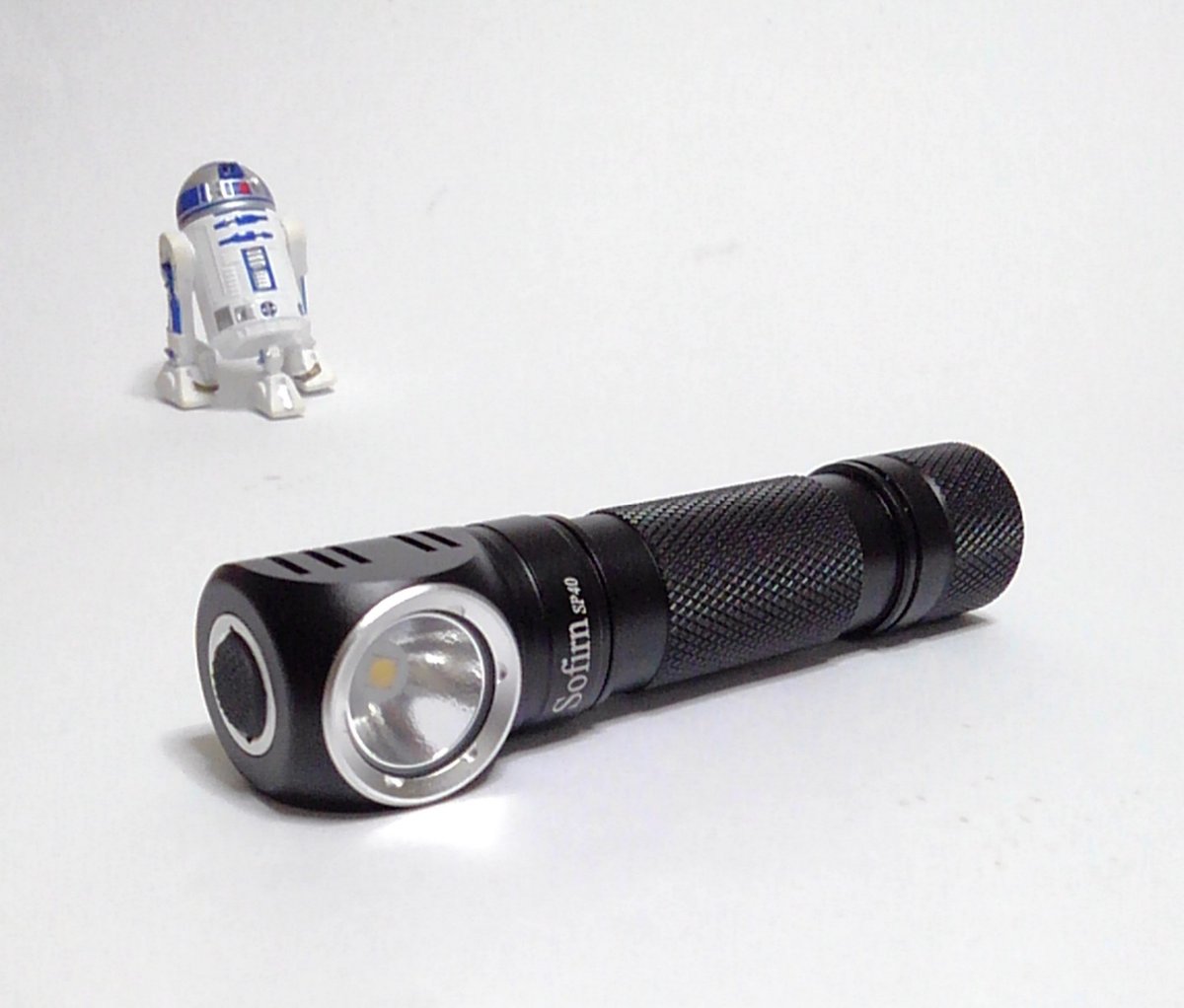 snttm1's tweet photo. 🎯当選品の #SOFIRN #SP40 フラッシュライト が到着！
 
amazon販売品は､LEDが CREE XP-L ､色温度5500K/4000Kの二択ですが､到着したもののLEDは仕様変更された  SUMSUNG LH351D 5000K 高演色 です！😍🌈
 
公式ウェブサイトを確認すると､既に LH351D に変わっていて､4000Kも有ります｡ https://t.co/b0mMb1aUhG
