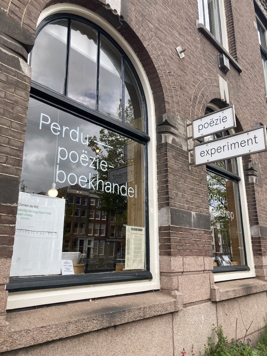 Springsnowtweet's tweet photo. Bij @StichtingPerdu ligt alleen de mooiste, meest rake poëzie. De iepenzaden ratelen van plezier dat #Iepenstad is toegevoegd aan hun collectie! https://t.co/EKzDiITkwQ