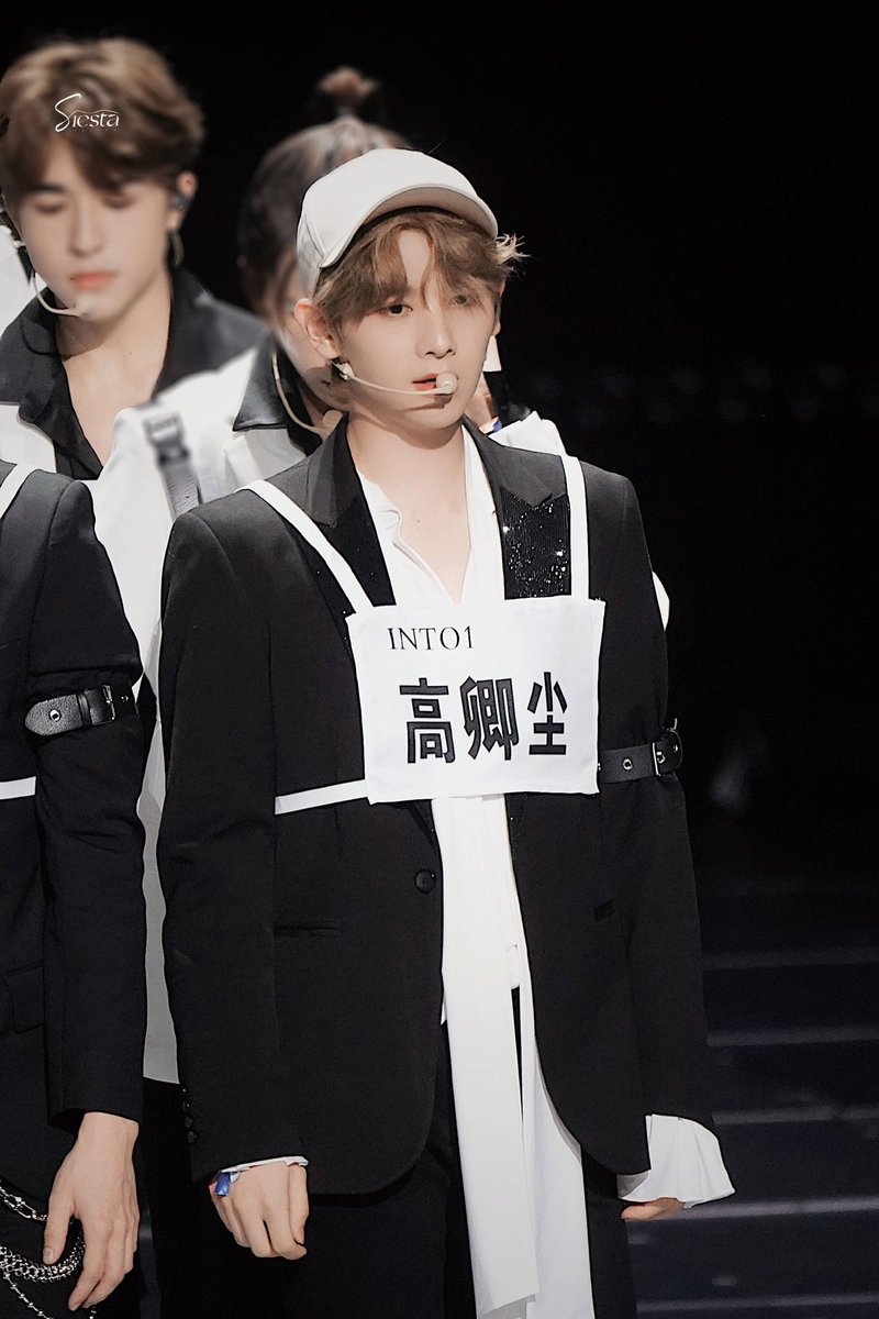 INTO1_NINE's tweet photo. [20200521]

Nine bts for today's performance🍓

#INTO1Nine #INTO1高卿尘 #INTO1
#INTO1Gaoqingshen #Nine高卿尘 
#nineshappiness #AlittleNine
#Nine #高卿尘 #INTO1xViyaCarnival https://t.co/S4VnE1uJ9B
