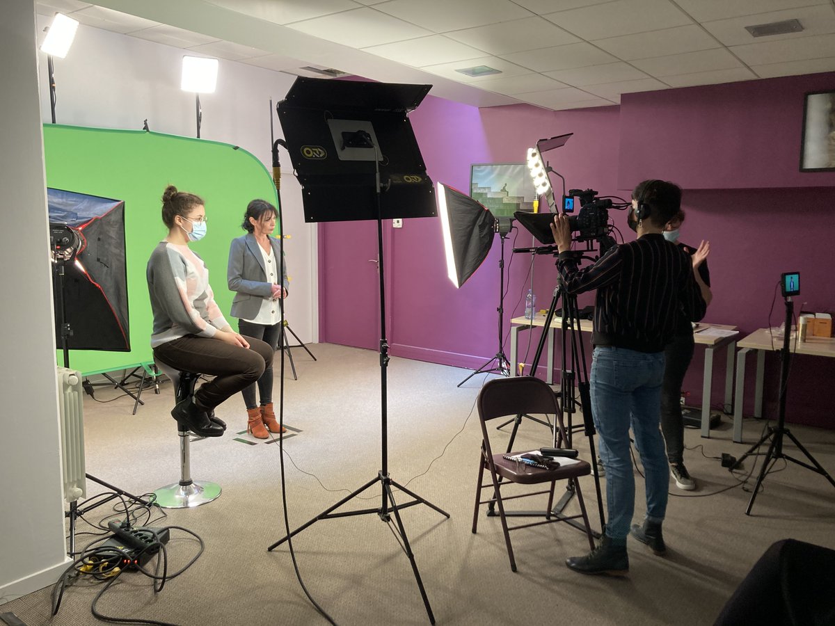 Forma_Learning's tweet photo. [Silence, on tourne 🤫🎥] Quand on est en tournage avec @histoiresdevies pour une #formation #elearning dédiée à l'épargne financière 🥰 👉 https://t.co/iG50oiRd95