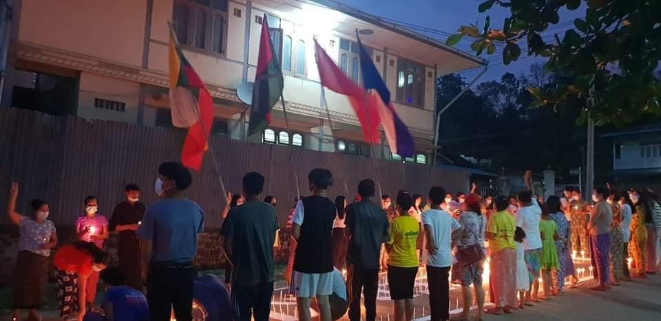 NaingOo1994's tweet photo. People in Mashikahtaung, Hpakant Township are also protesting against military junta by holding regular candle light night strikes
#WhatsHappeningInMyanmar 
#May21Coup https://t.co/jMVf78rc4P