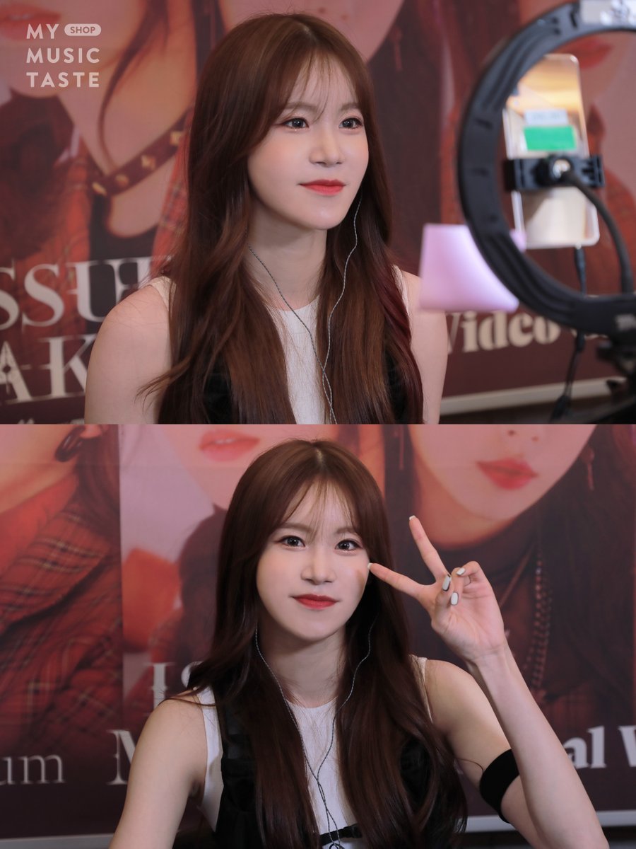 _mmtshop's tweet photo. All around the🌎, Issue Makers are asking the same question. How was the #HOT_ISSUE Global Video Call Event last weekend?👂😻

Keep up to date with @HOTISSUE_S2 and all our exclusive content at MMT SHOP!🌟

#NAHYUN #MAYNA #HYEONGSHIN #DANA #핫이슈 #HOTISSUE_Fansign with #MMTShop https://t.co/CleAwErvPl