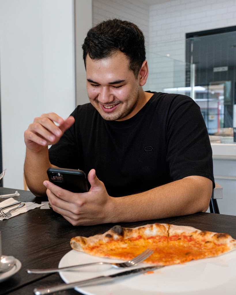 StatementWorld's tweet photo. TGIF 🍕 ft. @alessandromiotto and our SilverEuca™ Black Tee. 

#FreshClub #FunctionalWear https://t.co/sMjolQq4I4