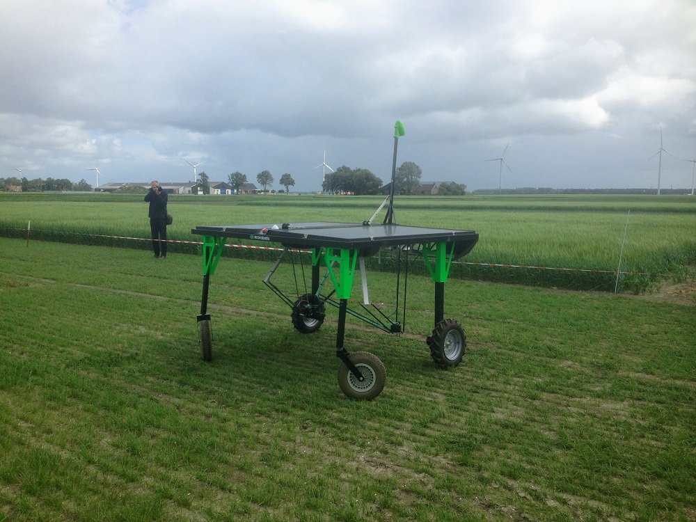 De Biologische Velddag 2021 gaat door! Wel in aangepaste vorm: een zomer vol veldbezoeken bij jou in de buurt – zelfstandig of in kleine groepjes. En met een website-platform vol innovaties van bedrijven en onderzoeksinstellingen. Doe mee. Kijk snel:
bit.ly/2QHONZs
