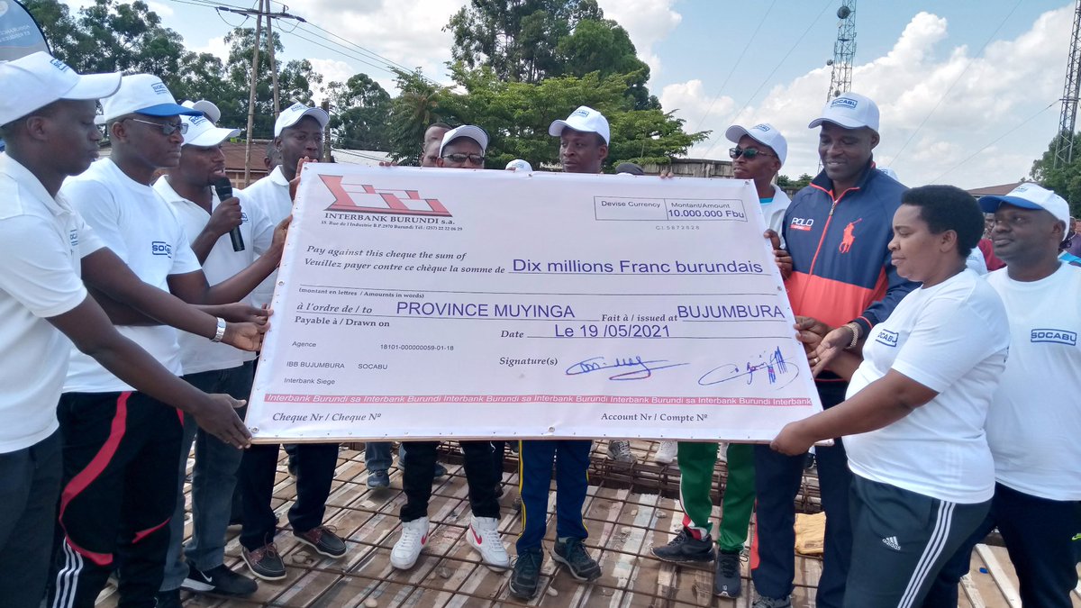 BuhumuzaProvinc's tweet photo. Après les travaux,cette délégation conduite par l'Administrateur Directeur Général a donné une contribution de 10millions de la part de la #SOCABU et 2Millions comme contribution personnelle de l'Administrateur Directeur Général #Ndagijimanacharles natif de la @MuyingaProvince https://t.co/8Ir4xTNcMe