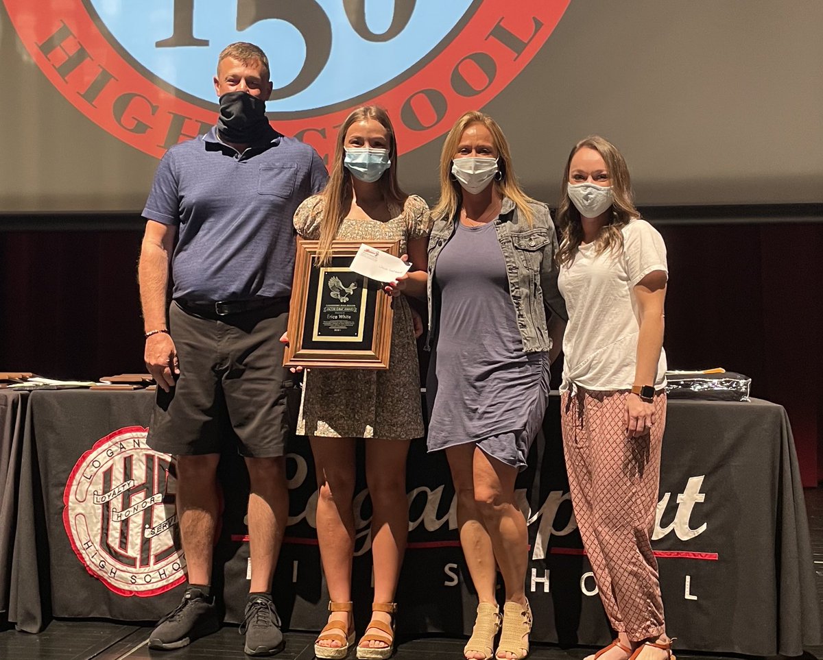 Berry_Athletics's tweet photo. Congratulations to Erica White our 2021 Jacob Graf Mental Attitude award winner. https://t.co/0yqbJUvzTX