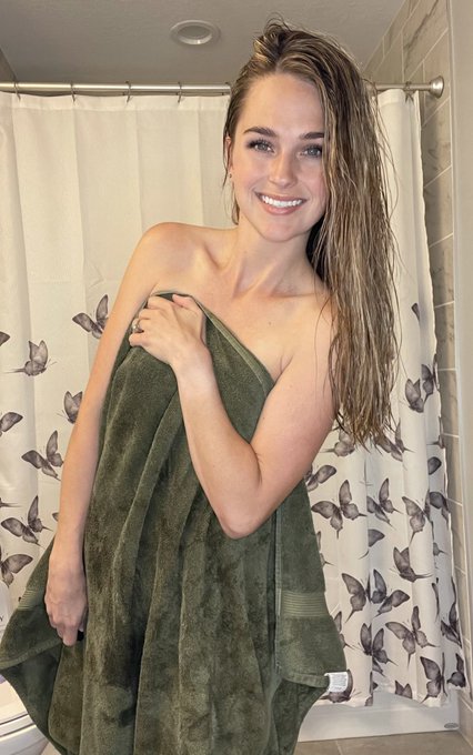 RT if you want me to drop the towel 😜 https://t.co/PGRoI4j8yV