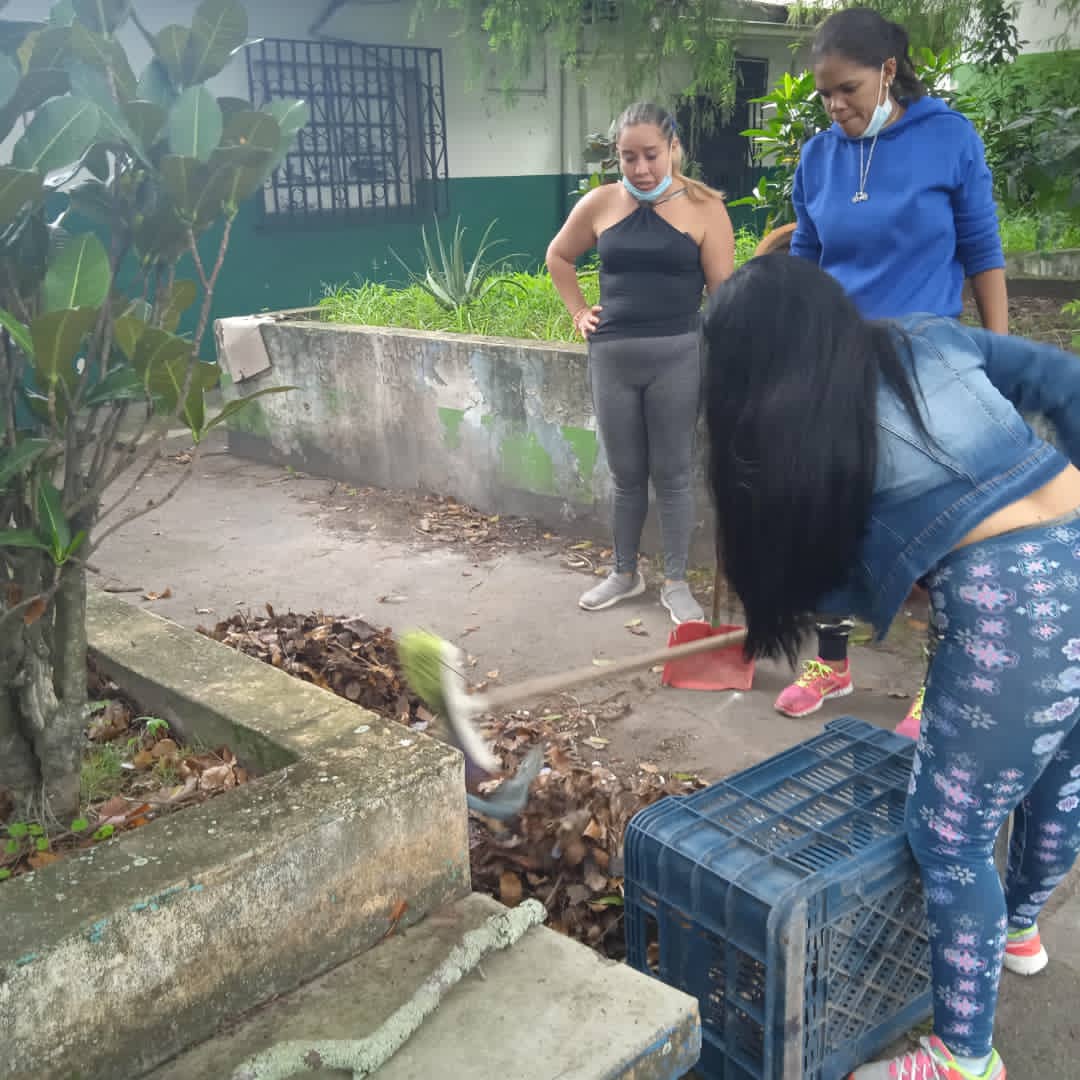 #EnDirecto Nos encontramos Adecuando Las Instalaciones Del Club el Mat para dar Inicio a los Juegos InterComunidades Donde participarán Los Diversos equipos Conformados por las estructuras #Clap de la parroquia 
#ConDeporteAmemosAlTachira 
<a href="/PSUVTachira/">PSUV Táchira</a> 
@tachira_gmas