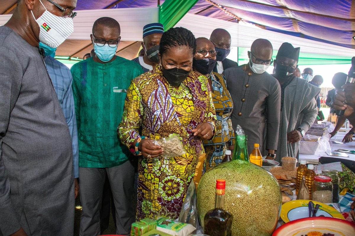 En marge du lancement de l’unité de transformation de la NSCPA, j’ai échangé avec des bénéficiaires du projet PAEIJ-SP. Il s'agit d'entrepreneurs évoluant dans la production et la transformation de produits agricoles à qui j'ai réitéré l'engagement du <a href="/GouvTg/">Gouvernement Togolais</a> de les accompagner.