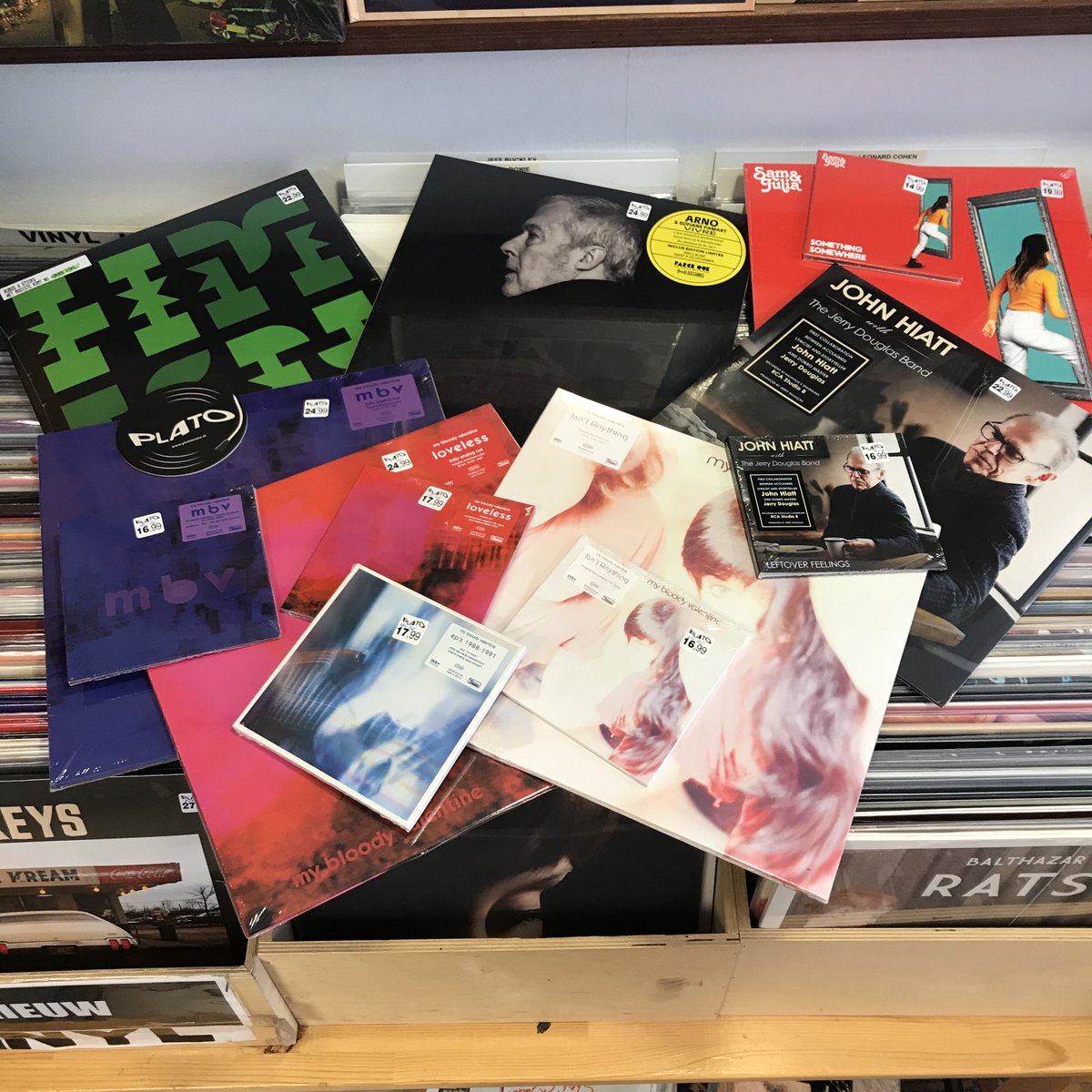 Goede redenen om weer een bezoekje te brengen aan onze winkel: nieuwe releases van Arno, Sam &amp; Julia (op het label van Tim Knol!), John Hiatt, reissues van My Bloody Valentine en de vinylrelease van Kubus + Sticks 🤩

Dit en meer lees je in de nieuwsbrief: bit.ly/nieuwsbrief-we…