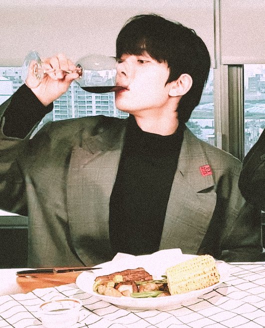 H. (@lheesevng) on Twitter photo 