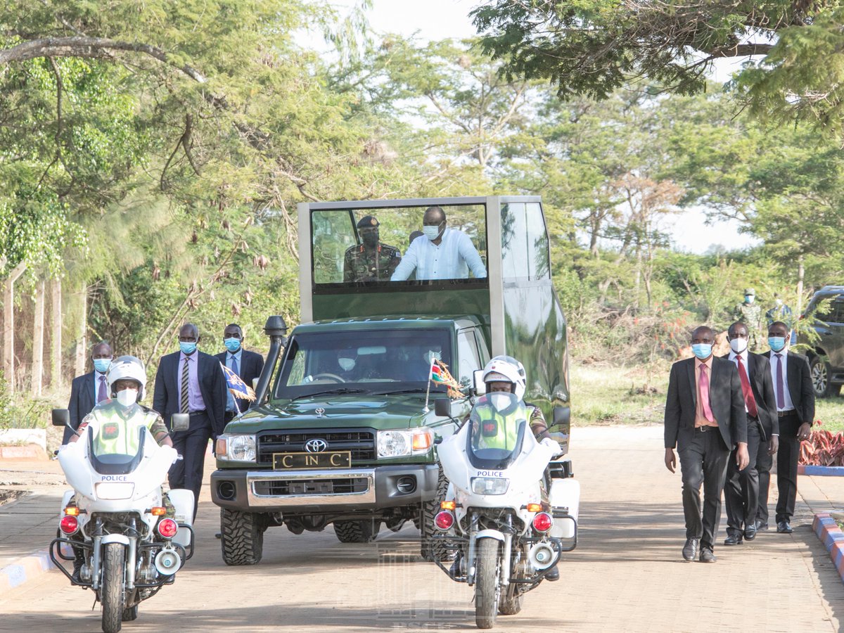 StateHouseKenya's tweet photo. President Uhuru Kenyatta arrives at Thika Barracks in Kiambu County to preside over the launch of assorted Kenya Defence Forces (KDF) operational and engineering vehicles and machinery | @kdfinfo
#KDFmissionReady #OperationAndEngineersCapability https://t.co/QbqLg0wpYm