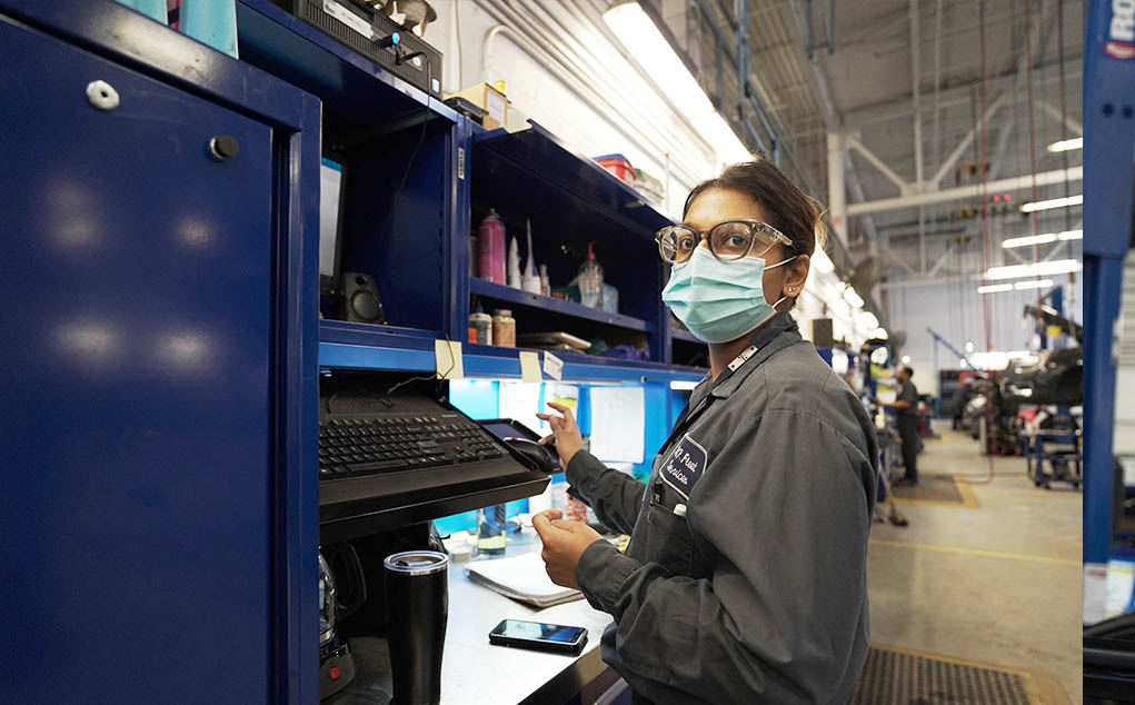 Meet Sarah Saler - The First Female Licenced Technician to Work Full Time With Peel Regional Police - peelpolice.ca//modules/news/…
