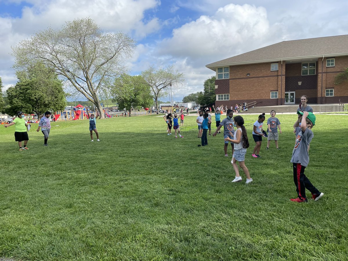 AveryMusicEd's tweet photo. Field day at Avery Mrs DuBois class at the shoe kick @Avery_Tigers https://t.co/Xz7gYpOm7l