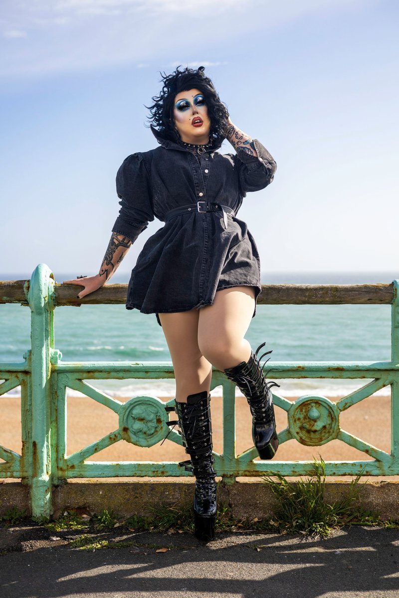 exgrrrlfriend's tweet photo. @misterjoeblack wasn't joking with that seaside runway, Brighton is windy as fuck. 🌬🌊 https://t.co/Ddinna10h6