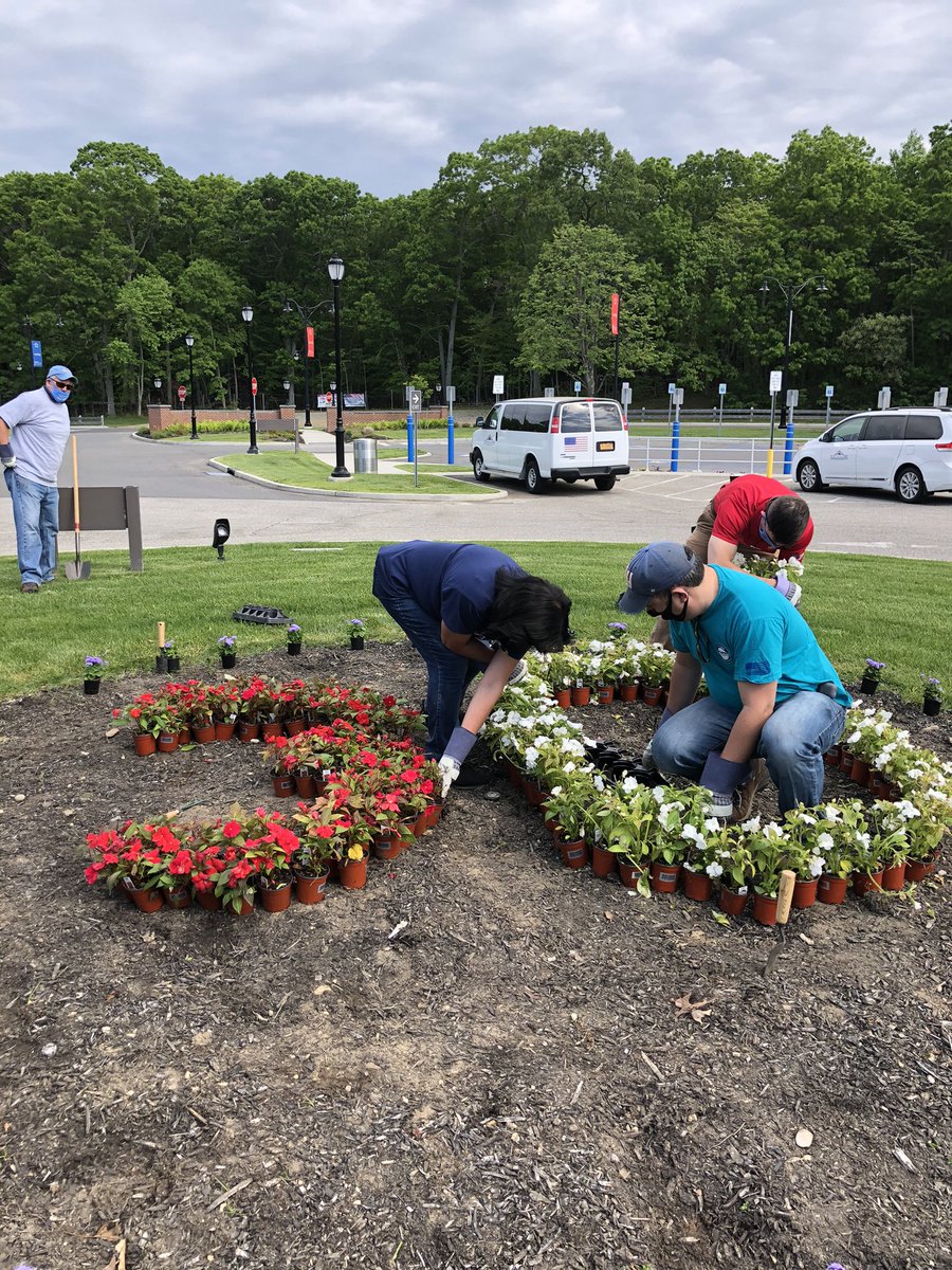 kathywisnewski's tweet photo. National Grid volunteers plant flowers at Long Island State Veterans Home in Stony Brook 30th year Anniversary. National Military Appreciation Month @nationalgridus #GridGivesBack https://t.co/5FRtYkSafh