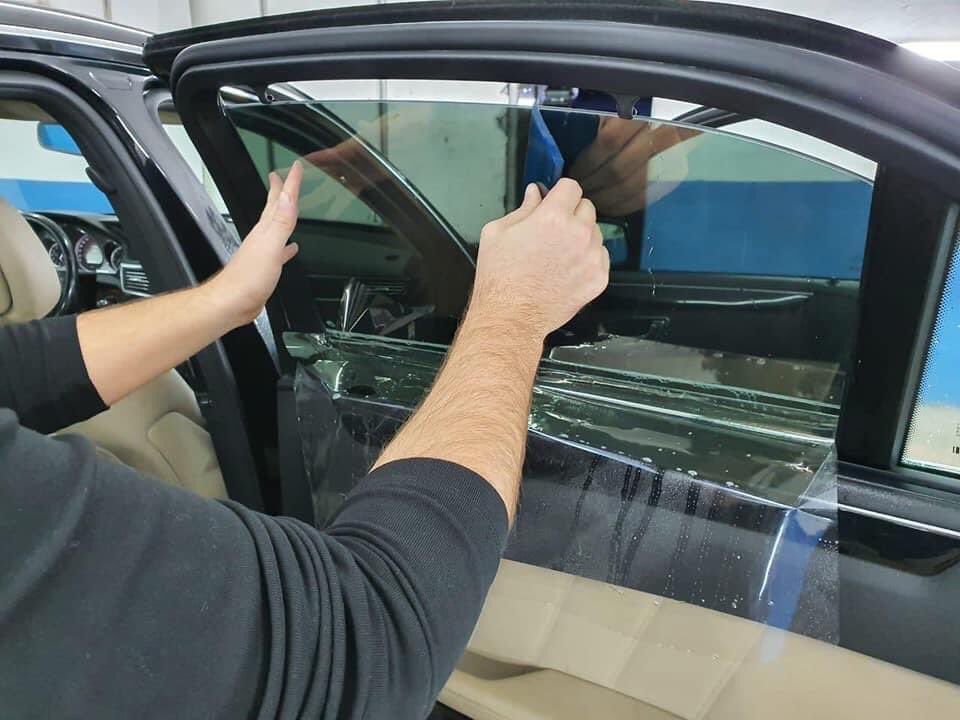 BGonxhja's tweet photo. KUJDES: Errësimi i xhamave do të jetë subjekt kontrolli tek Kolaudimi! Kush ka % e errësimit mbi normat e certifikatës që posedon nuk do të kalojë dot në provën e kontrollit teknik të mjetit, dhe do të penalizohet!  
Për info mbi errësimin e xhamave: https://t.co/YnKsxR5fOh
#EWFA https://t.co/GFgaexFS6I