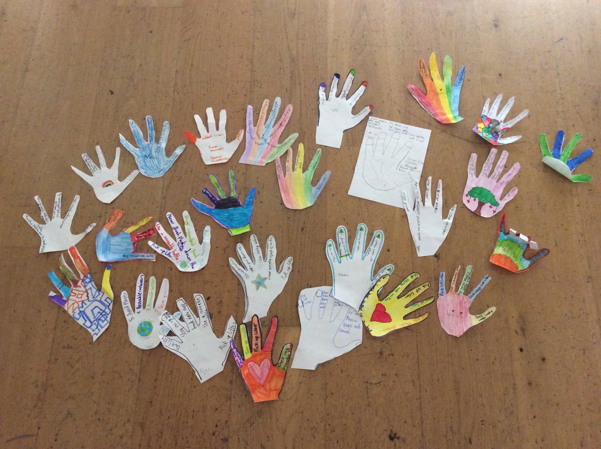 HTAClassDuck's tweet photo. Year 5/6 M made a display of hands show our pledge to cut down plastic pollution. These are ways we can each make a different #HTAEco https://t.co/wpqzZW8Ds6