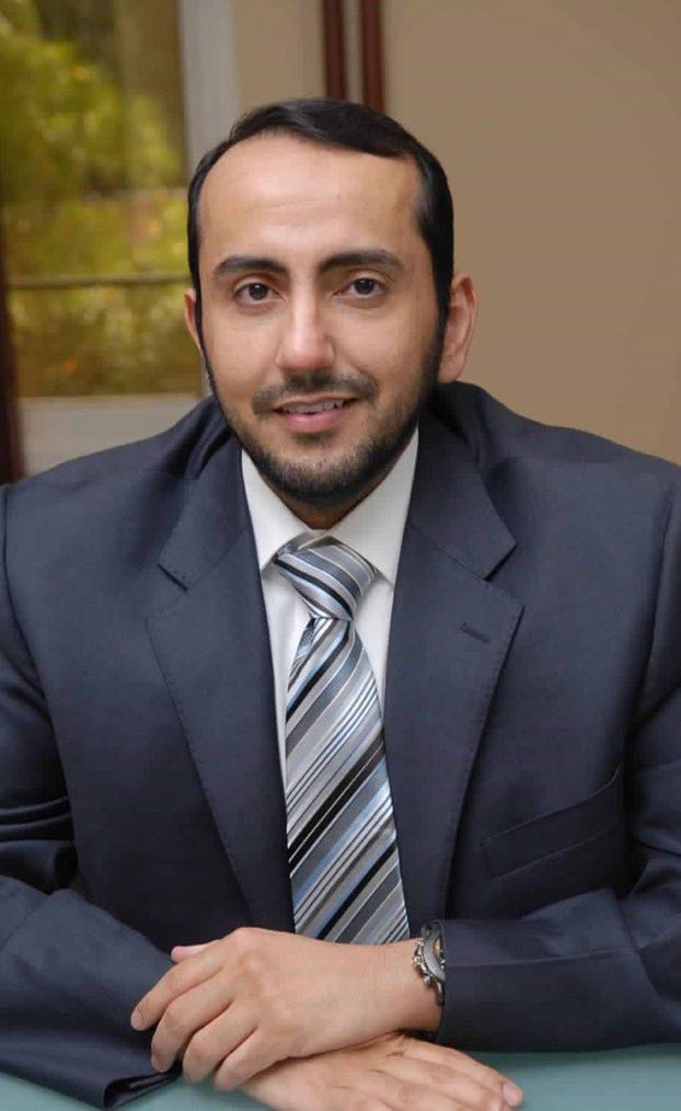 jawadal50909893's tweet photo. سؤال لوزير الصحة انت من صجك ولا تتغشمر ، ونبي نعرف انت وزير في حكومة الكويت ولا في حكومة بص حضرتك ، هل يعقل ان المواطن يطق درب بالسيارة اكثر من 150 كيلو رايح وراد علشان ياخذ لقاح الكورونا ، بينما الوافد يروح مشي ياخذ نفس اللقاح ، اصبحت اقالتك مطلب شعبي https://t.co/fyoUozM9QR