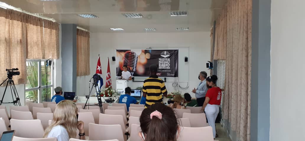 Ayer  en la mañana se realizó la apertura del Festival Nacional de la Radio Universitaria ➡️m.facebook.com/XIIFNRU/?refid… <a href="/12festivalradio/">XII Festival Nacional de la Radio Universitaria</a> <a href="/feu_cuba/">FEU de Cuba❤🇨🇺💪</a> #XIIFNRU #VozQueNosUne #SomosFEU #SomosUHo
