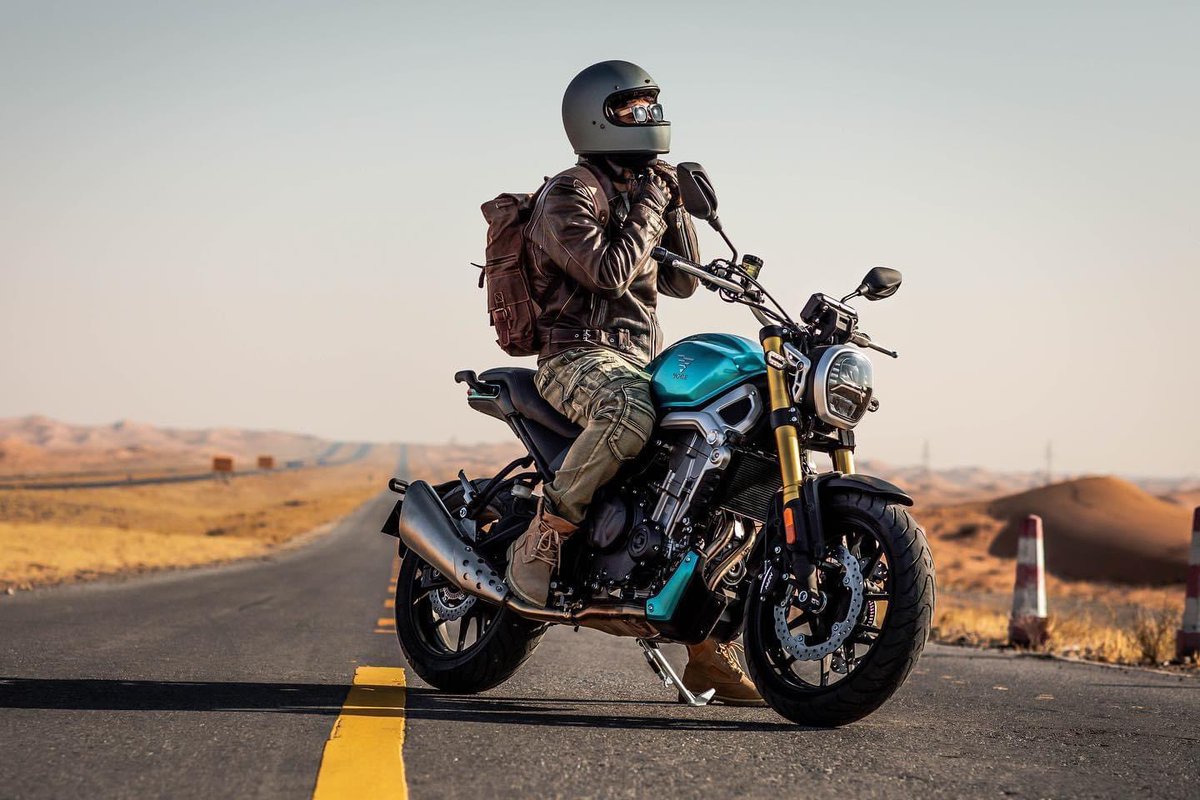 vogemotofr's tweet photo. En train de préparer une promenade passionnante.
#VOGE #500AC #motorcycle #Classic #vogemoto #new #motorbike #motorlife https://t.co/7TBMj4LMl8