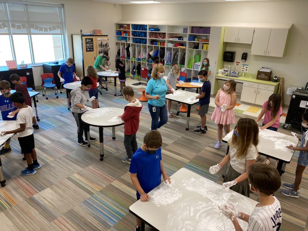 Shaving Cream Cursive Writing Lesson in Mrs. Wiltse’s Room. <a href="/KarenWiltse4/">Karen Wiltse</a> <a href="/WhiteOakElem/">White Oak Elementary</a> #3rdgradelife #learningisfun