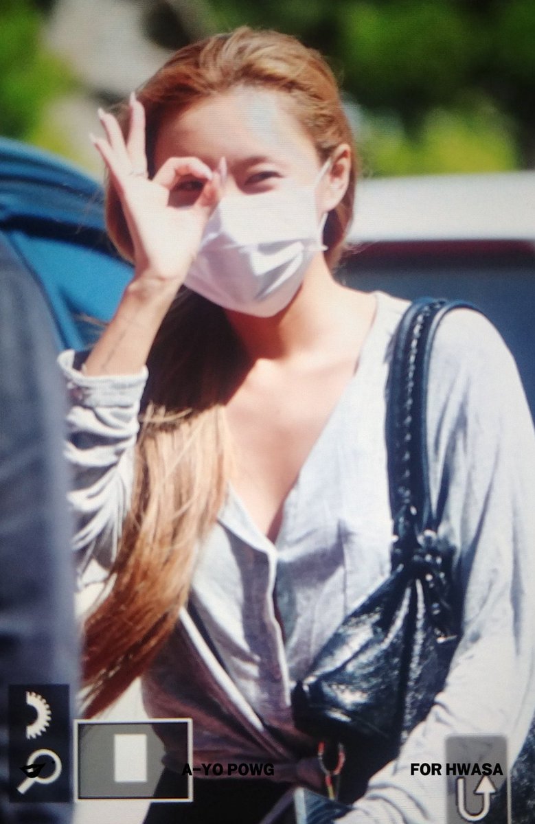 today_hwasa's tweet photo. 190521 유스케 출근 

#마마무 #화사 https://t.co/PB2PlFUxks