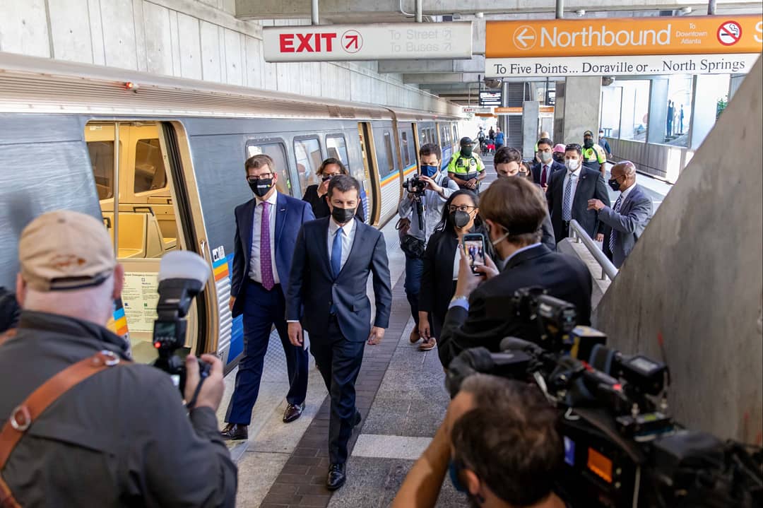 marta_explorers's tweet photo. There's nothing like talking transit while also riding transit with @SecretaryPete, @RepNikema, and @ossoff! https://t.co/yX4OtnQ1uV