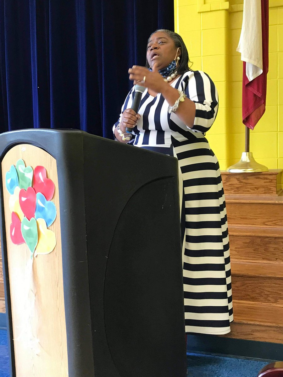 indheightstx's tweet photo. Even when I wanted to quit Mr. Woods wouldn't let me. He demanded nothing but excellence. It was hard but I'm here now serving as a principal because of you" Thank you Mr. Woods!" Ms. Mosley from Cook Elementary speaking at retirement celebration for Burrus principal. #likeabee https://t.co/OvPb3GXDTI