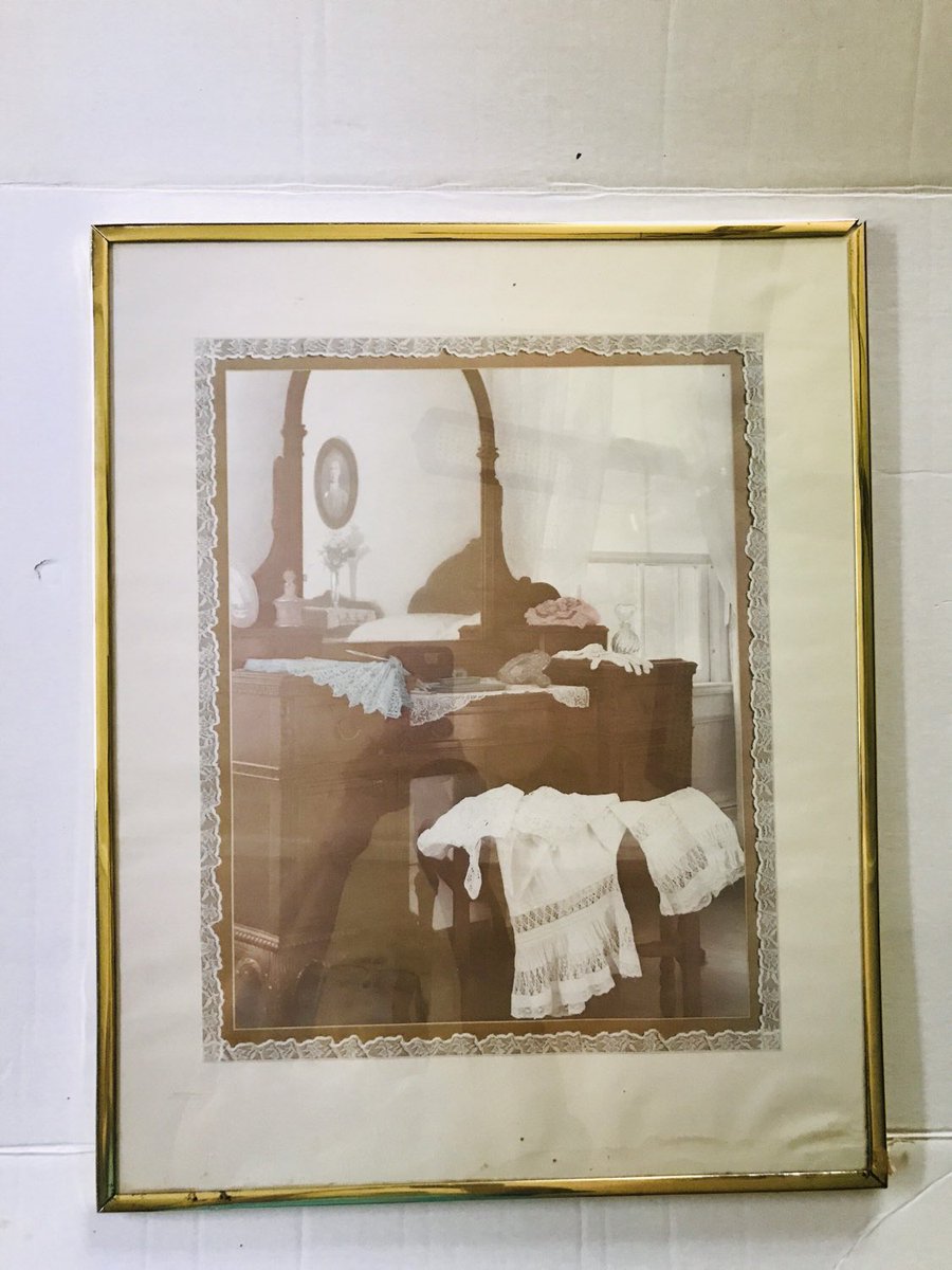siouxsells19's tweet photo. Excited to share this item from my #etsy shop: Vintage Bedroom Art Print Old Dresser Mirror and Clothing https://t.co/k4shV8bfiX
#CottageCoreDecor #VeryCoreDecor #FarmCordDecor #SmileShopCreative https://t.co/7q9yj5HOtv