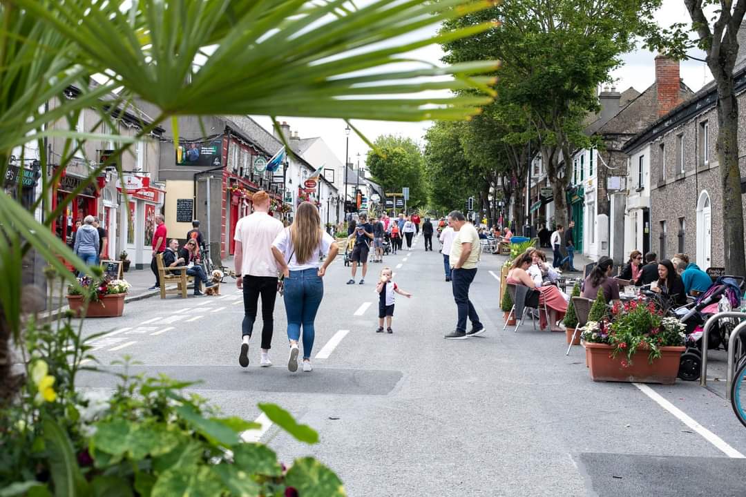 CllrEOB's tweet photo. Only a few hours left to get your submissions in in favour of the pedestrianisation of New St. 

https://t.co/d1Y9VLnead

We need more public realm space in our towns and villages for people to enjoy. 

#StreetsAreForPeople https://t.co/BVpV6ND91S