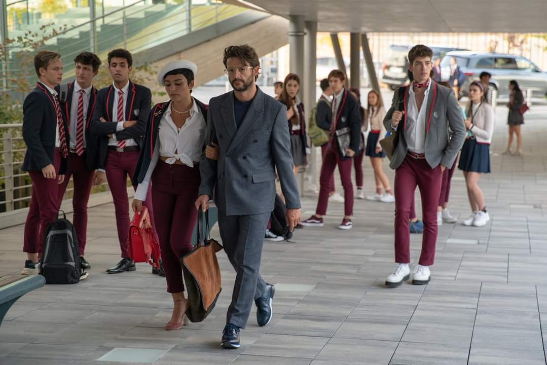 SerialoMANIACY's tweet photo. Nowe zdjęcia promujące 4 sezonu serialu "Szkoła dla elity", którego premiera już 18 czerwca.

New photos promoting the 4th season of the series "Elite", which will premiere on June 18th.

#Elite #Elita #Elite4 #elitenetflix #Szkoładlaelity #élitenetflix 
 #premiere #netflix https://t.co/oRz9A8M4Ej