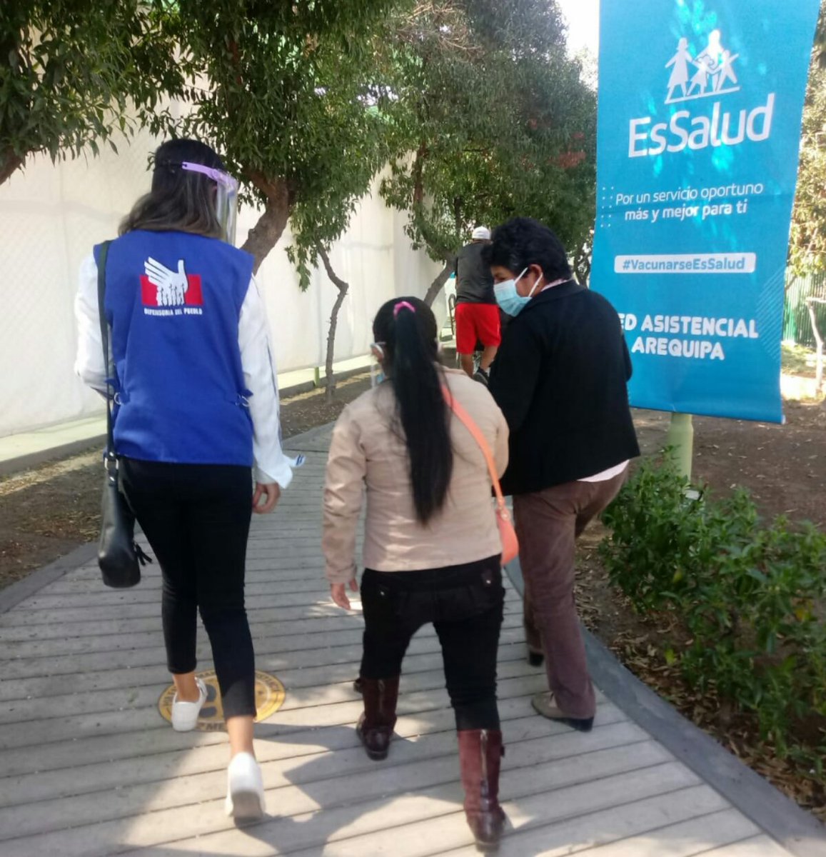 Defensoria_Peru's tweet photo. #VacunasCOVID19 Tras nuestra intervención, se logró la inmunización de una persona con #SíndromeDown en el distrito de Bustamante y Rivero en #Arequipa, a quien se le negó la vacuna en la jurisdicción de Mollebaya, pese a que en menos de un mes cumplirá 18 años de edad. https://t.co/RtGIC0LcLQ