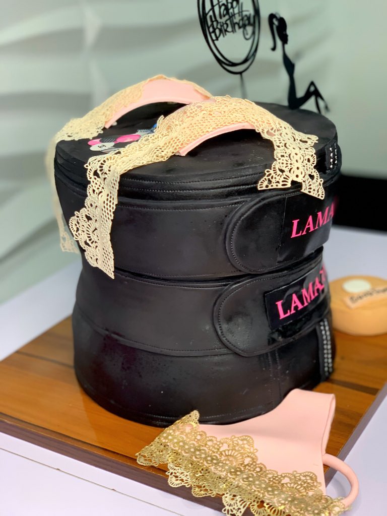 theimperialcake's tweet photo. The waist trainer Caķe ! Yes all edible, the bikini is sugar too 🥰🥰🥰🥰 #cakes #craftcakes #bestcakesinabeokuta #bracakes #cakesinogun #probaker https://t.co/o3tYLtkFDh