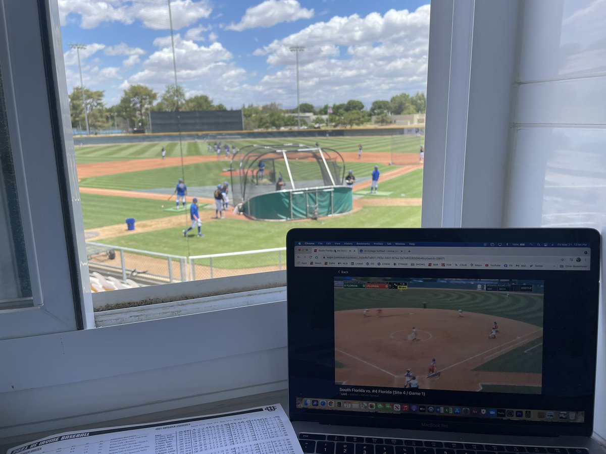 DanielGillman's tweet photo. Priorities #GatorsSB https://t.co/k6yHscteSc