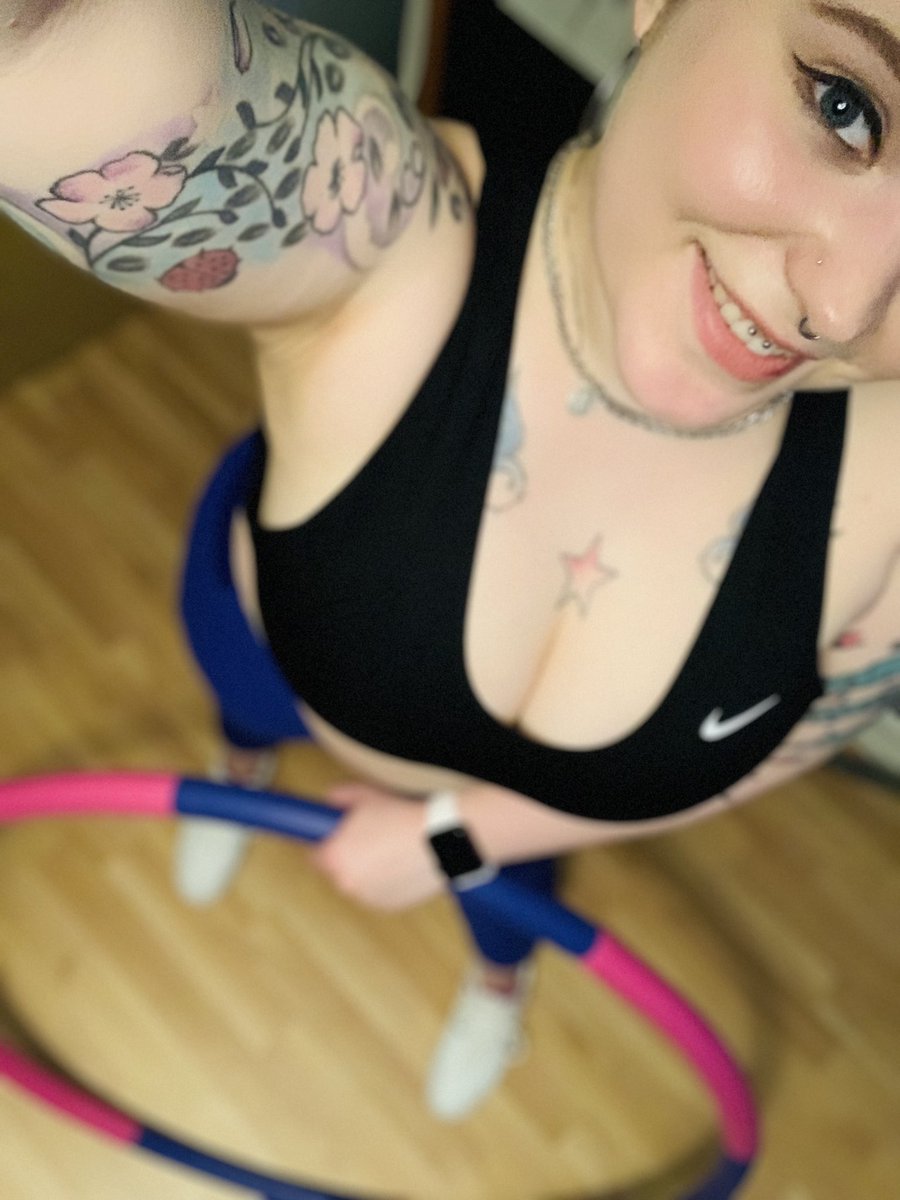 Seit langem mal wieder aktiv hier ♥️

Fertig mit Sport 💪🏻

Wer will mit mir unter die Dusche? 💦💦
(Psssst .. wer es sehen will .. besucht mich auf OnlyFans ♥️) 🤫
#hulahoop #fitness #boobs #onlyfans #followme 

onlyfans.com/u43010606