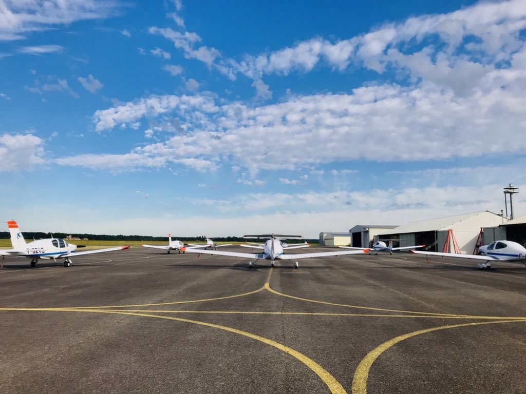 yassinp's tweet photo. La deuxième flotte française !
@DGAC @enacfrance
#LFBR #muret #dgac #enac #da40 #da42 #tb20 #apron #pilot #avgeek #pilottraining https://t.co/Rcb6RNfaen