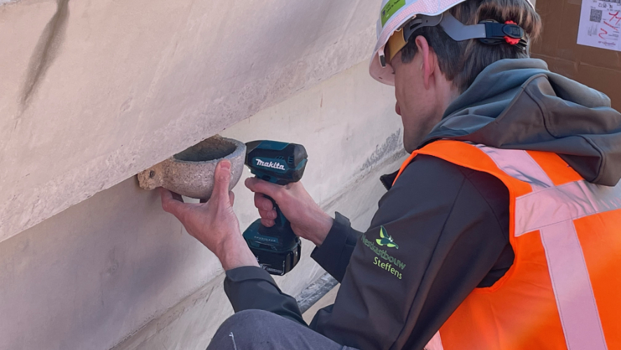 Nestkasten onder natuurinclusieve Amstelstroombrug geplaatst.

smartland.nl/single-post/ne…