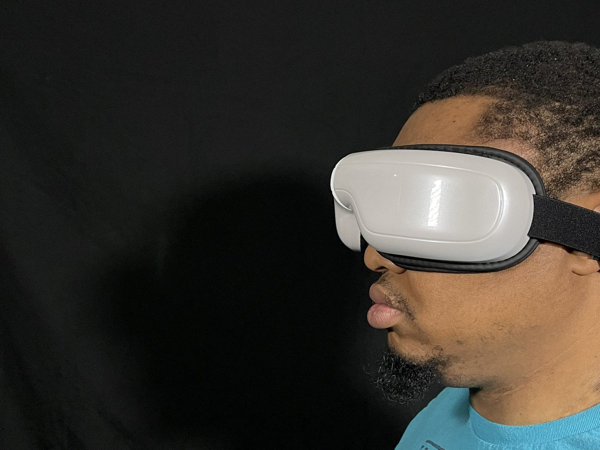 TheEveryManTEch's tweet photo. The stuff you find on @amazon 😂, this is an eye massager that actually does work. Reduces eye strain and etc…
#amazon #wearabletech #eyemassager #randomtech #eyewear #massager #relax https://t.co/rtb4PygqpY