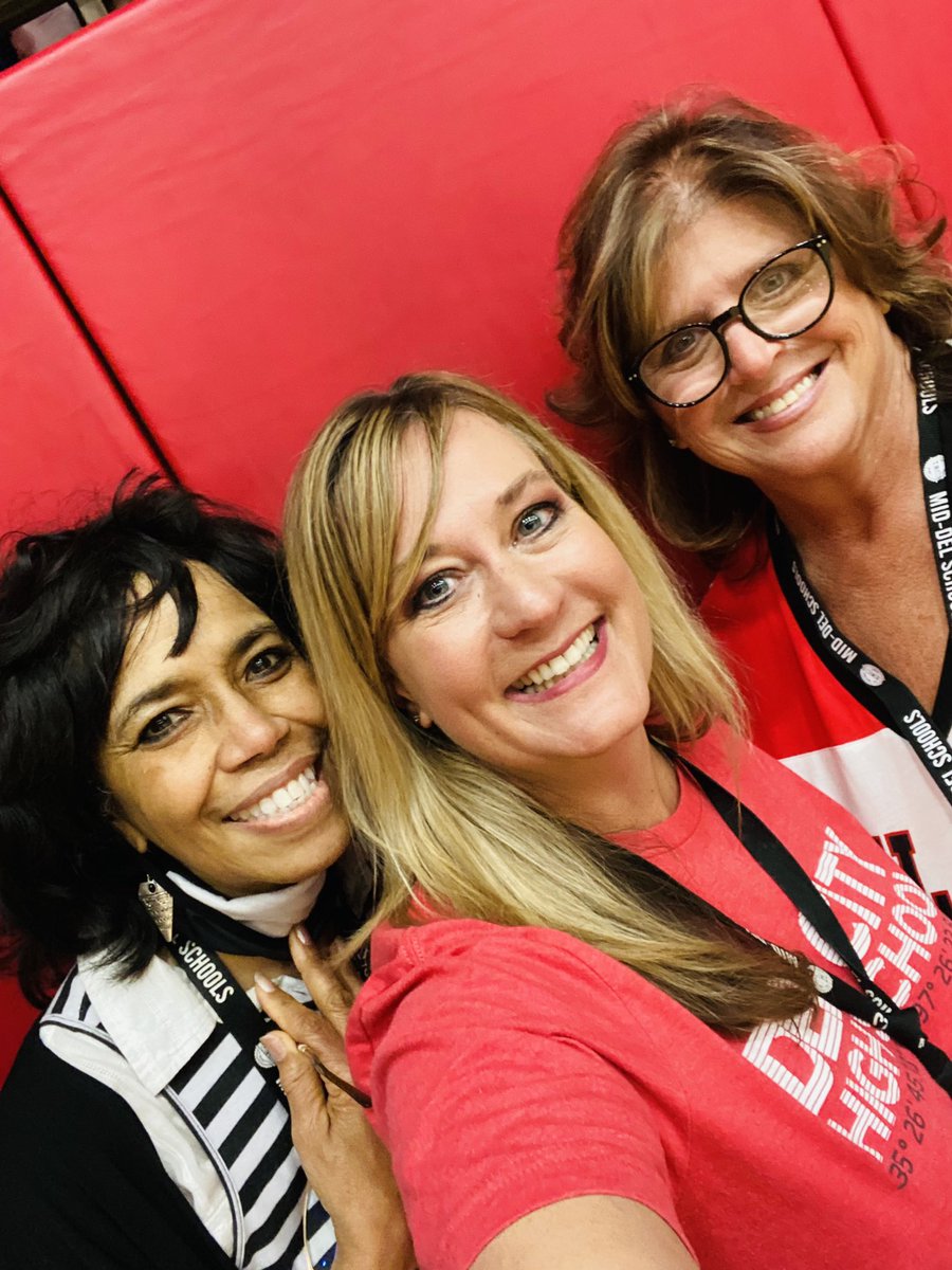 beachdreaming44's tweet image. Eagle love!