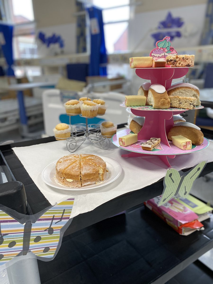 Celebrating #DementiaAwarenessWeek on Russell Ward- talking about the importance of communication, nostalgia and making lovely new memories with a tea party #dementia #teaparty #musicisgoodforthesoul @sadieking07 @HelenFriend11 @bedfordhospital