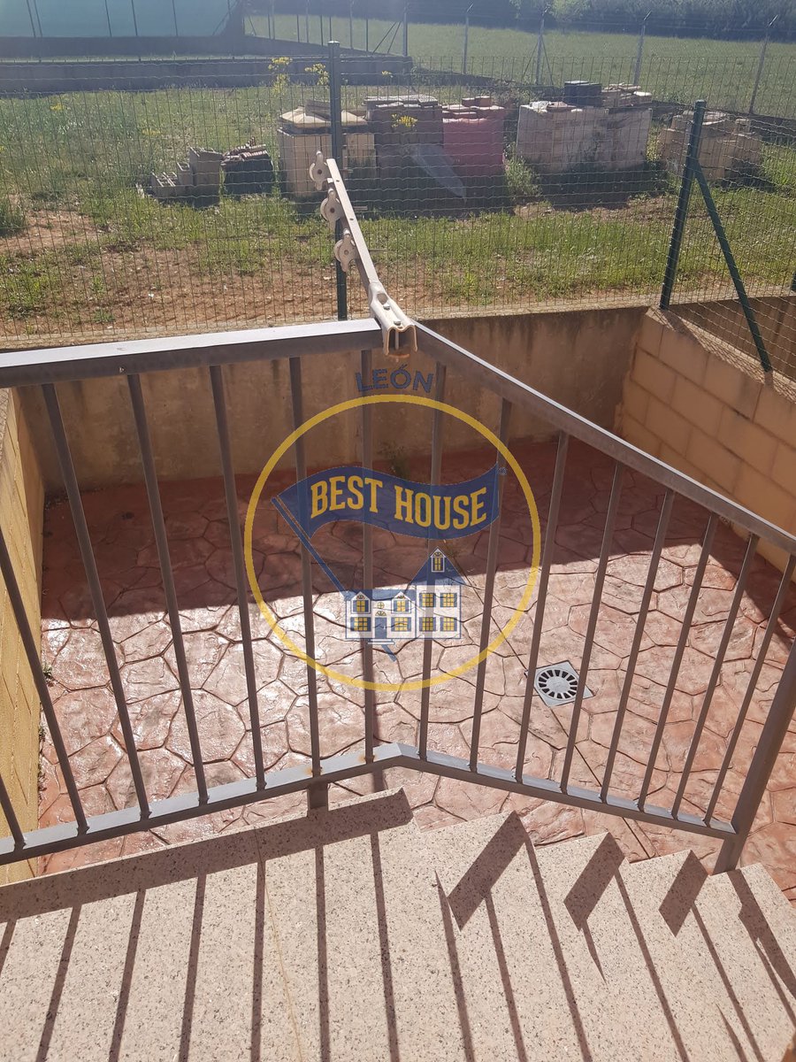 BestHouseLeon's tweet photo. En @BestHouseLeon os deseamos un estupendo #findesemana y os enseñamos estos bonitos adosados de OBRA NUEVA que vendemos Arroyo del Truébano por tan solo 102.000€
Para visitas e información:
☎️ 987 84 94 94
📲 Referencia 467157
#besthouse #leonesp #Comprachalet #vendechalet https://t.co/8m8tWGK5W7